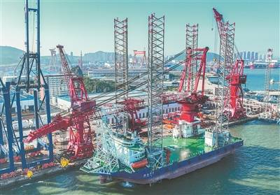 “港航平5”施工平台：带风电机组走向深远海