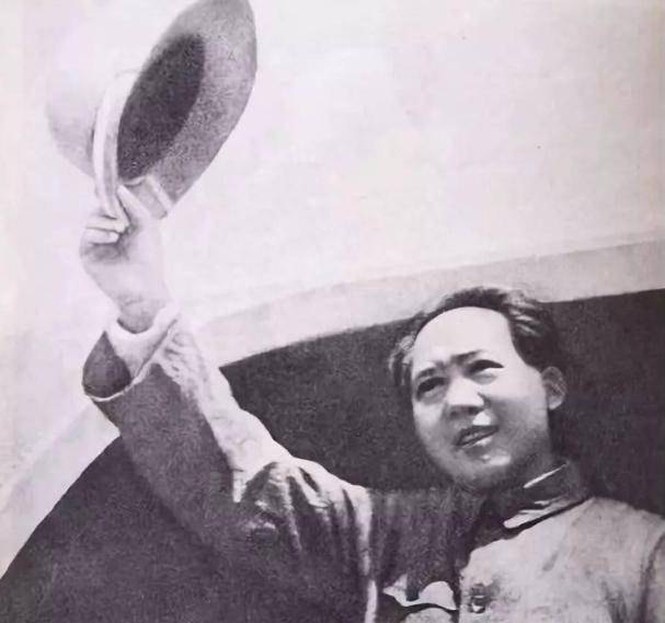 1964年，毛泽东得知载涛生活困难，致信章士钊：送上人民币2000元