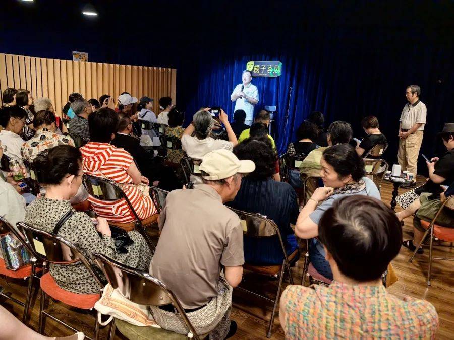 需求突然猛增！上海不少商场挤满老年人，一次只花10块钱，还能免费带2名亲友，有人去了又去