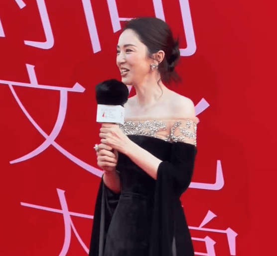 董璇回应与张维伊结婚争议:很感谢大家关心我!